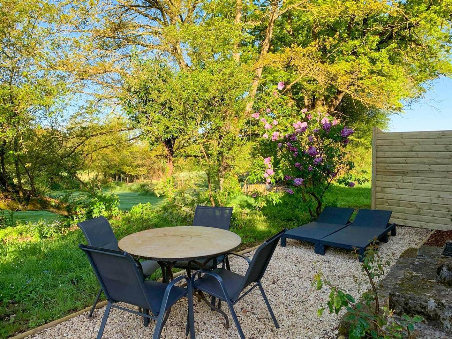Le Clos Des Ecorcins - Terrasse - Parking Prive Saint-Amand-sur-Sevre Eksteriør bilde